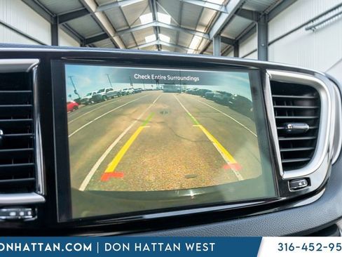 Used 2023 Chrysler Pacifica Touring-L FWD image 19