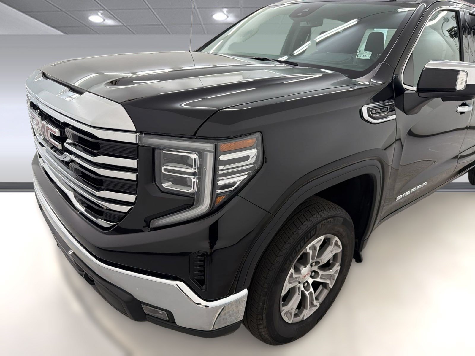 Used 2025 GMC Sierra 1500 SLT AWD/4WD image 28