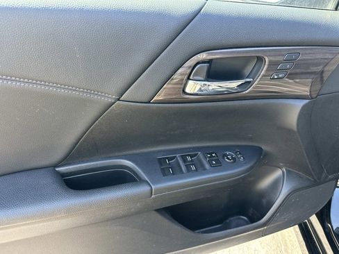 Used 2017 Honda Accord Touring image 15