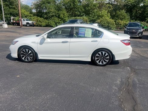 Used 2017 Honda Accord Touring image 9