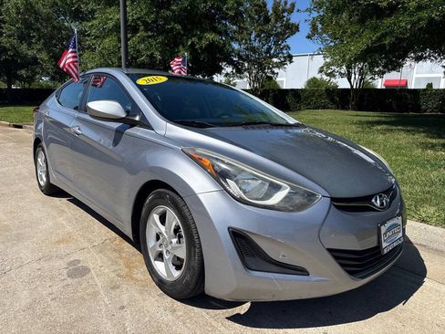 Used 2015 Hyundai Elantra SE FWD image 4