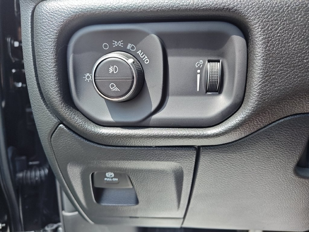 Used 2026 RAM 1500 Express AWD/4WD image 28