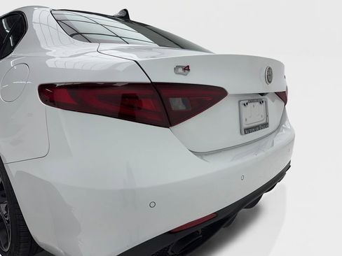 Used 2023 Alfa Romeo Giulia Veloce image 11