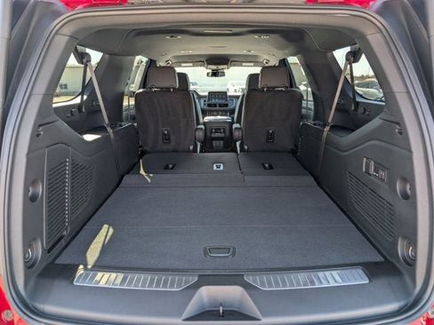Used 2024 Chevrolet Suburban Premier AWD/4WD image 28