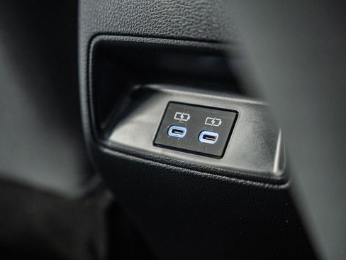 Used 2025 Toyota Corolla SE w/ SE Premium Package FWD image 37