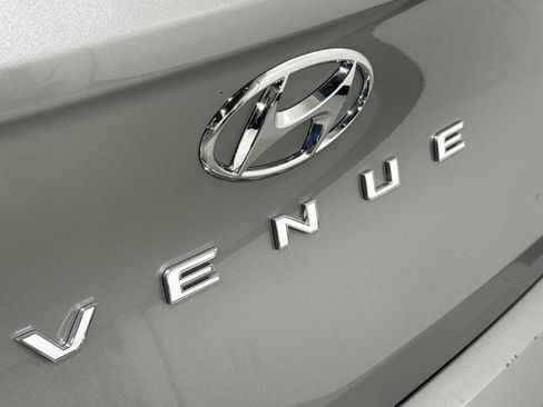 Used 2023 Hyundai Venue SEL image 27