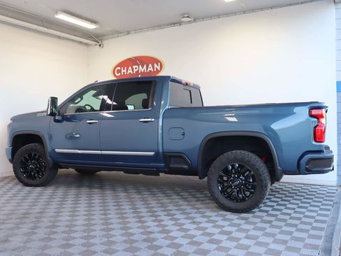 Used 2024 Chevrolet Silverado 2500 High Country w/ High Country Premium Package AWD/4WD image 3