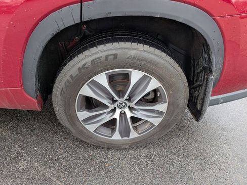 Used 2022 Toyota Highlander XLE image 11