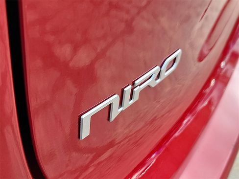 Certified 2024 Kia Niro EX Touring image 30
