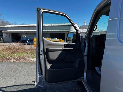 Used 2016 Nissan NV 3500 S w/ Power Package RWD image 11