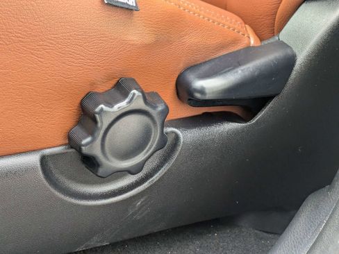 Used 2017 Toyota Tacoma TRD Sport w/ Tow Package AWD/4WD image 19