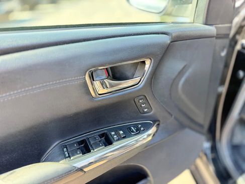 Used 2013 Toyota Avalon Limited FWD image 28
