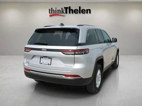 Used 2023 Jeep Grand Cherokee Laredo image 6