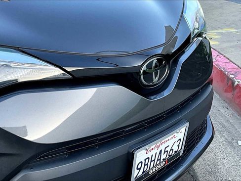 Used 2022 Toyota C-HR XLE image 29