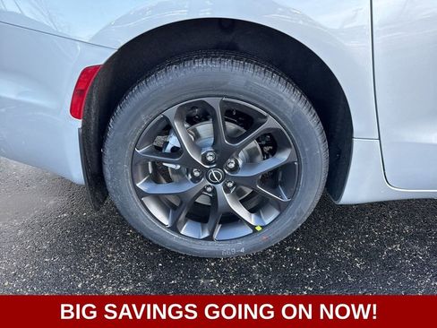 New 2026 Chrysler Pacifica Select w/ S Appearance Package image 13