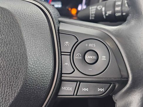 Used 2023 Toyota Corolla Cross XLE image 28