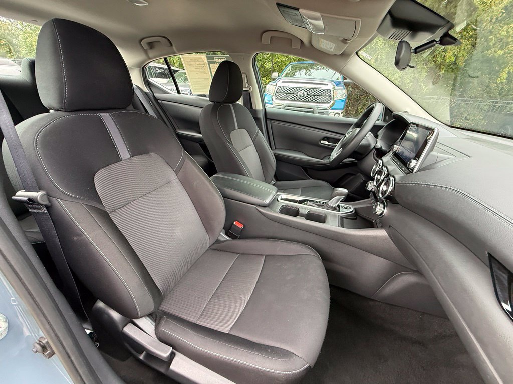 Used 2025 Nissan Sentra SV FWD image 40
