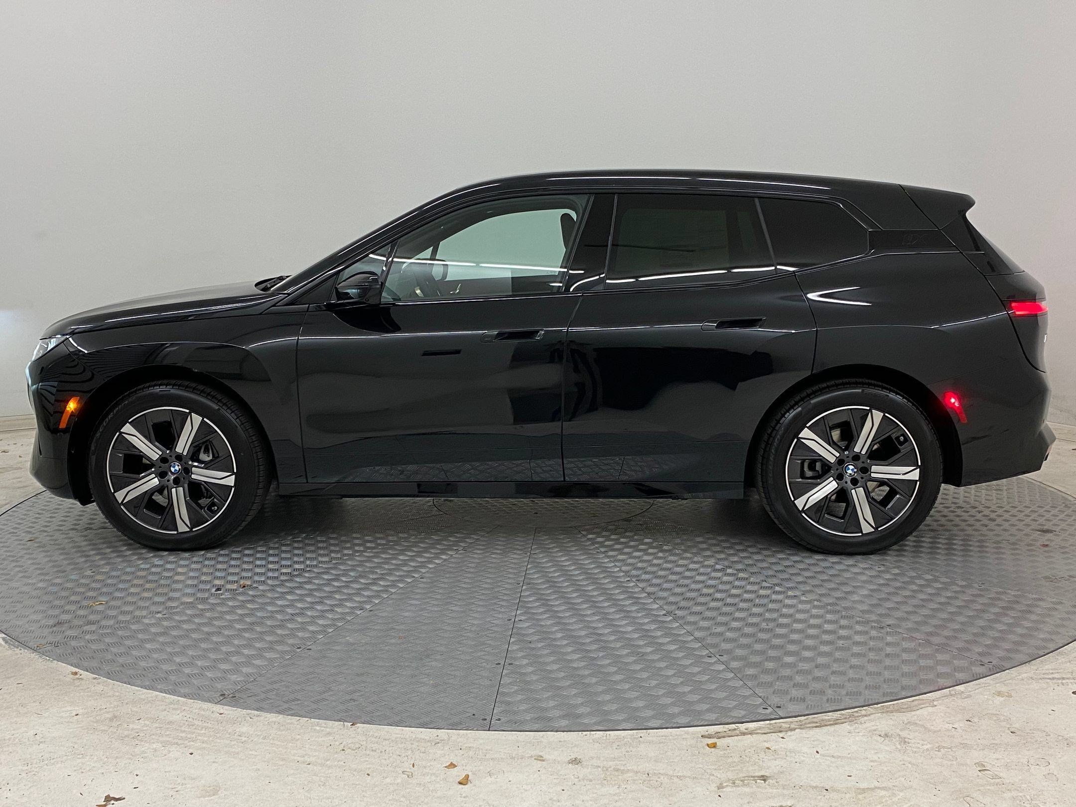 Used 2026 BMW iX xDrive45 AWD/4WD image 2
