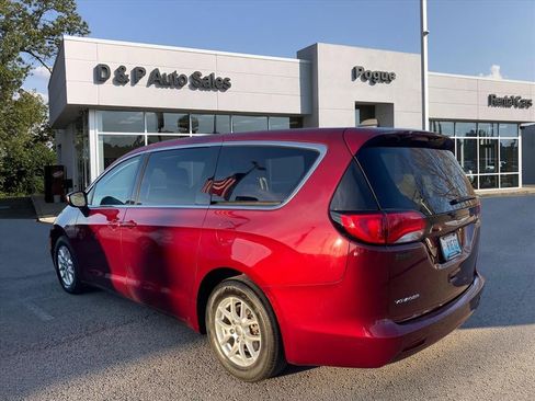 Used 2021 Chrysler Voyager LX image 3
