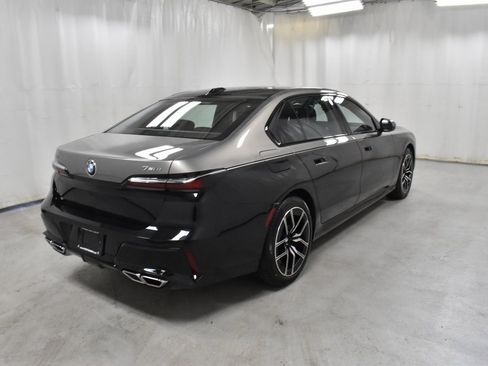 Used 2024 BMW 760i xDrive w/ Executive Package image 4