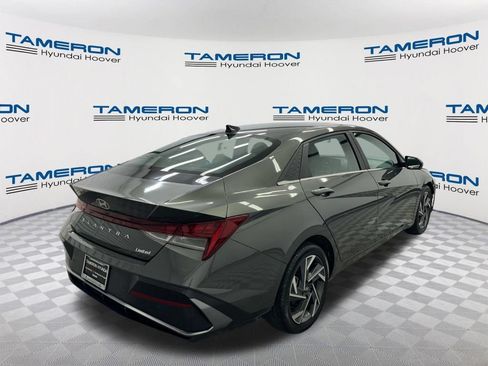 Used 2024 Hyundai Elantra Limited FWD image 5
