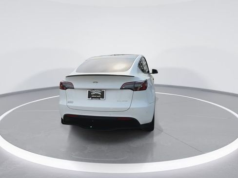 Used 2022 Tesla Model Y Long Range image 7