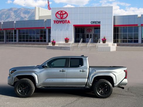 Used 2024 Toyota Tacoma SR5 AWD/4WD image 6