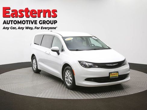 Used 2022 Chrysler Voyager LX image 47