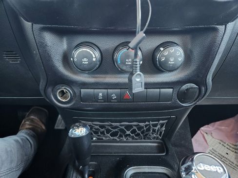 Used 2018 Jeep Wrangler Sport w/ Connectivity Group image 18