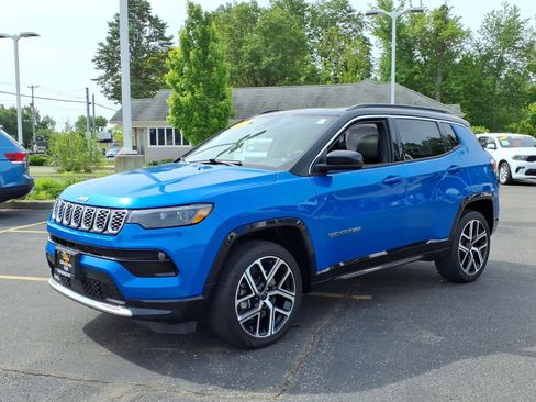 Used 2025 Jeep Compass Limited w/ Elite Group AWD/4WD image 3