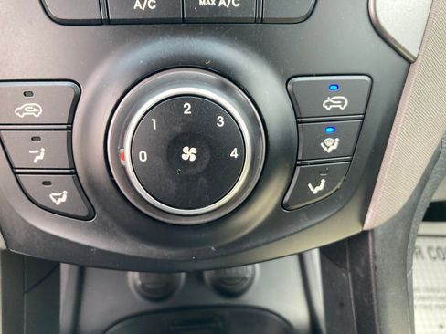 Used 2015 Hyundai Santa Fe Sport image 27