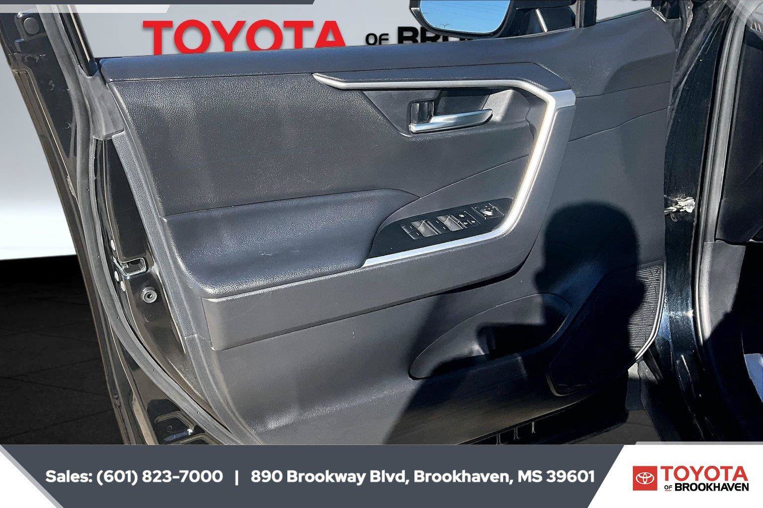 Used 2024 Toyota RAV4 XLE FWD image 17