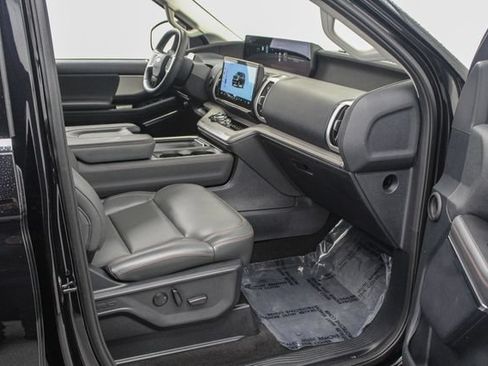 Certified 2025 Ford Expedition Active AWD/4WD image 22