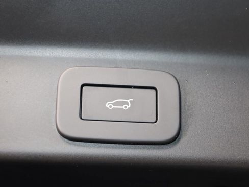 Used 2024 Jaguar F-PACE SVR image 97