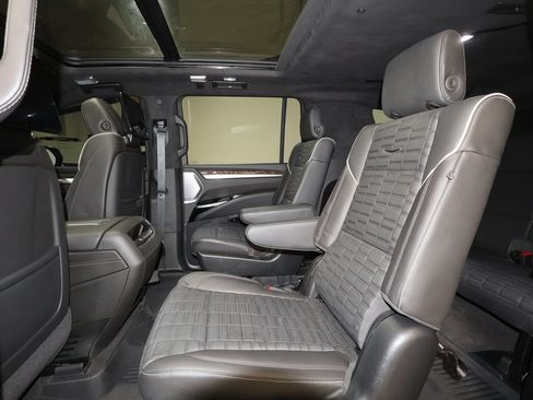 Used 2026 Cadillac Escalade ESV Platinum Sport w/ LPO, ONYX Package AWD/4WD image 25