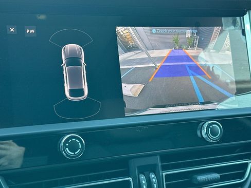 Used 2025 Porsche Macan Base image 20