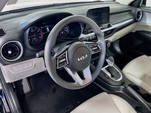 Certified 2023 Kia Forte LXS FWD image 7