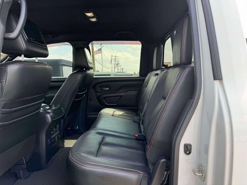 Used 2021 Nissan Titan PRO-4X w/ Pro-4x Convenience Package AWD/4WD image 10