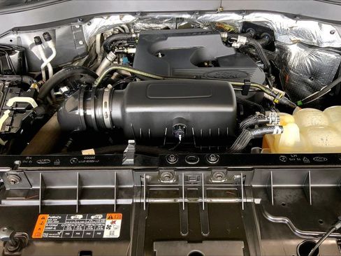 Used 2020 Ford Explorer XLT w/ Equipment Group 202A RWD image 9