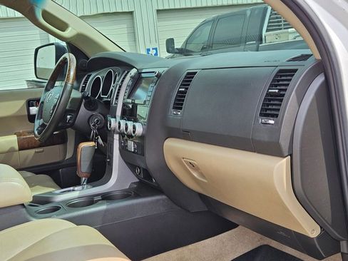Used 2010 Toyota Sequoia Platinum image 17