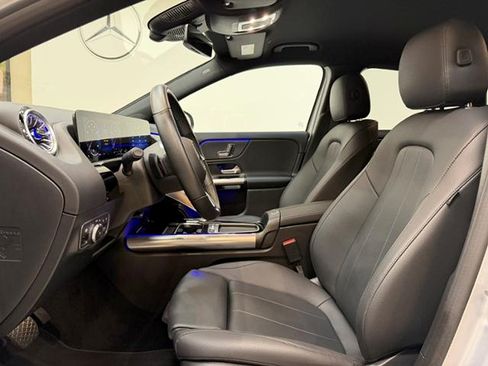 Used 2025 Mercedes-Benz GLA 250 image 8