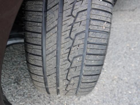 Used 2017 Jaguar XF Premium image 31