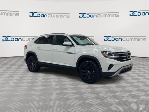 Used 2022 Volkswagen Atlas Cross Sport SE FWD image 2
