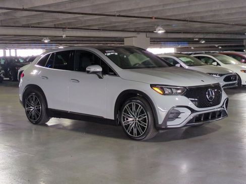 Used 2023 Mercedes-Benz EQE 350+ 4MATIC SUV image 3