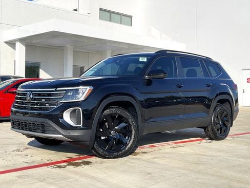 New 2026 Volkswagen Atlas SE image 1