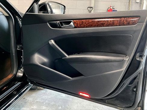 Used 2013 Volkswagen Passat TDI SEL Premium image 26