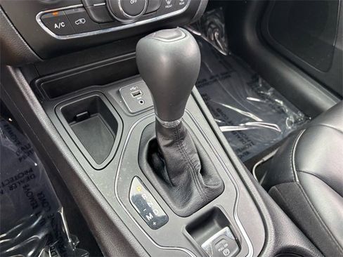 Used 2020 Jeep Cherokee Latitude Plus image 26