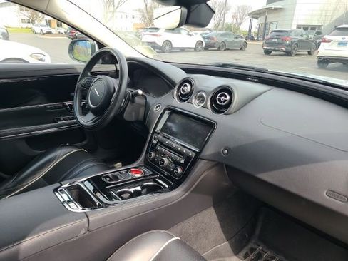 Used 2018 Jaguar XJ R-Sport image 8
