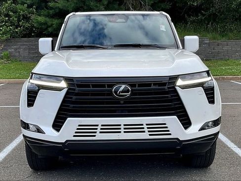 Used 2025 Lexus GX 550 w/ Accessory Package (2T) AWD/4WD image 2