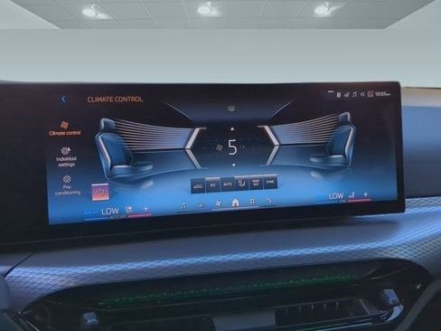 Used 2025 BMW 330i xDrive Sedan w/ Convenience Package image 18